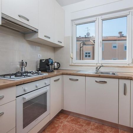 Apartment Melarnian Near The Beach In Umag Luaran gambar