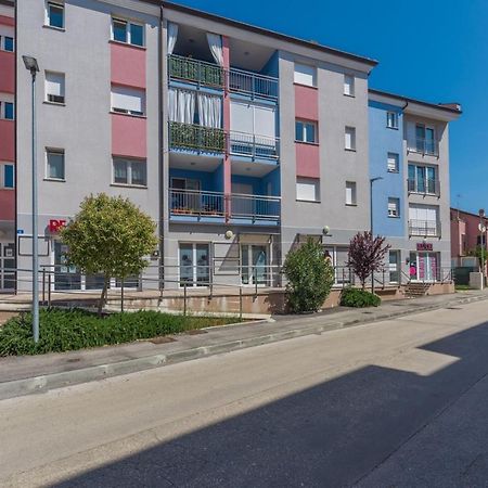 Apartment Melarnian Near The Beach In Umag Luaran gambar