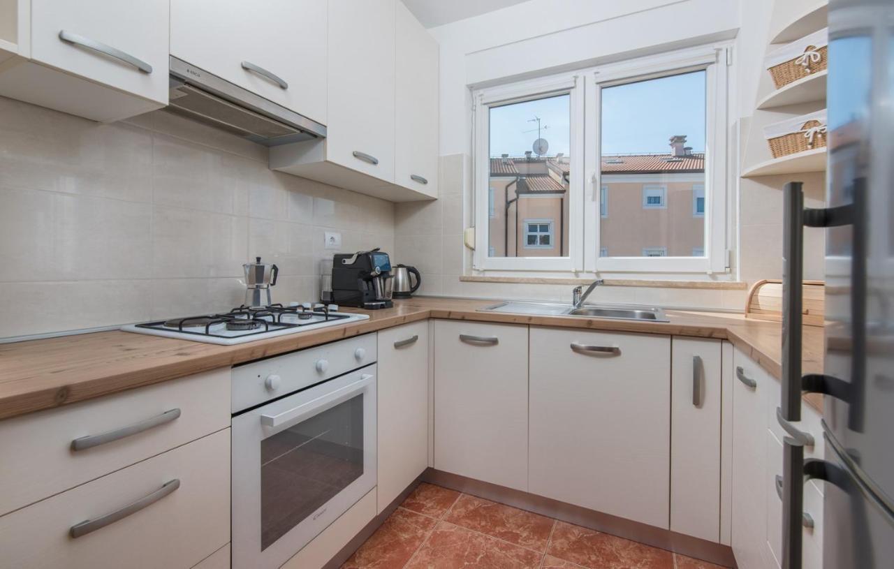 Apartment Melarnian Near The Beach In Umag Luaran gambar