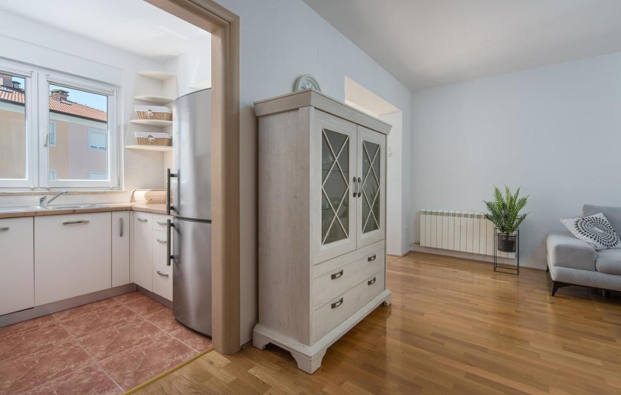 Apartment Melarnian Near The Beach In Umag Luaran gambar