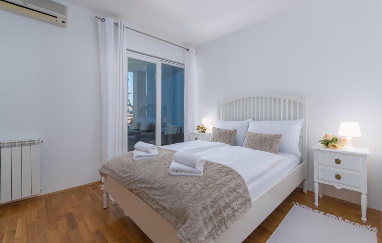 Apartment Melarnian Near The Beach In Umag Luaran gambar