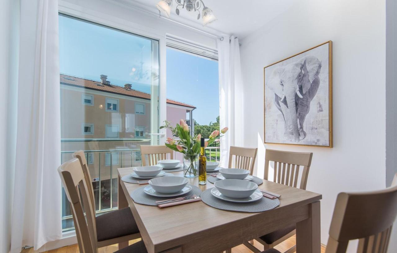 Apartment Melarnian Near The Beach In Umag Luaran gambar
