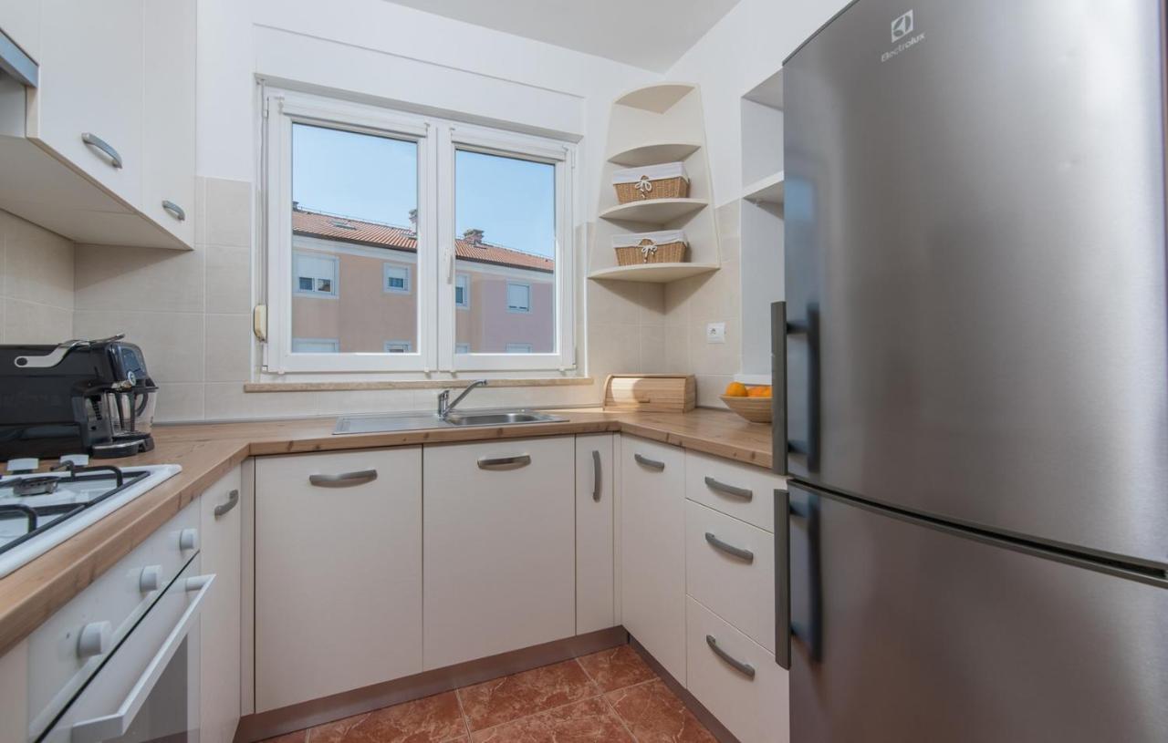 Apartment Melarnian Near The Beach In Umag Luaran gambar