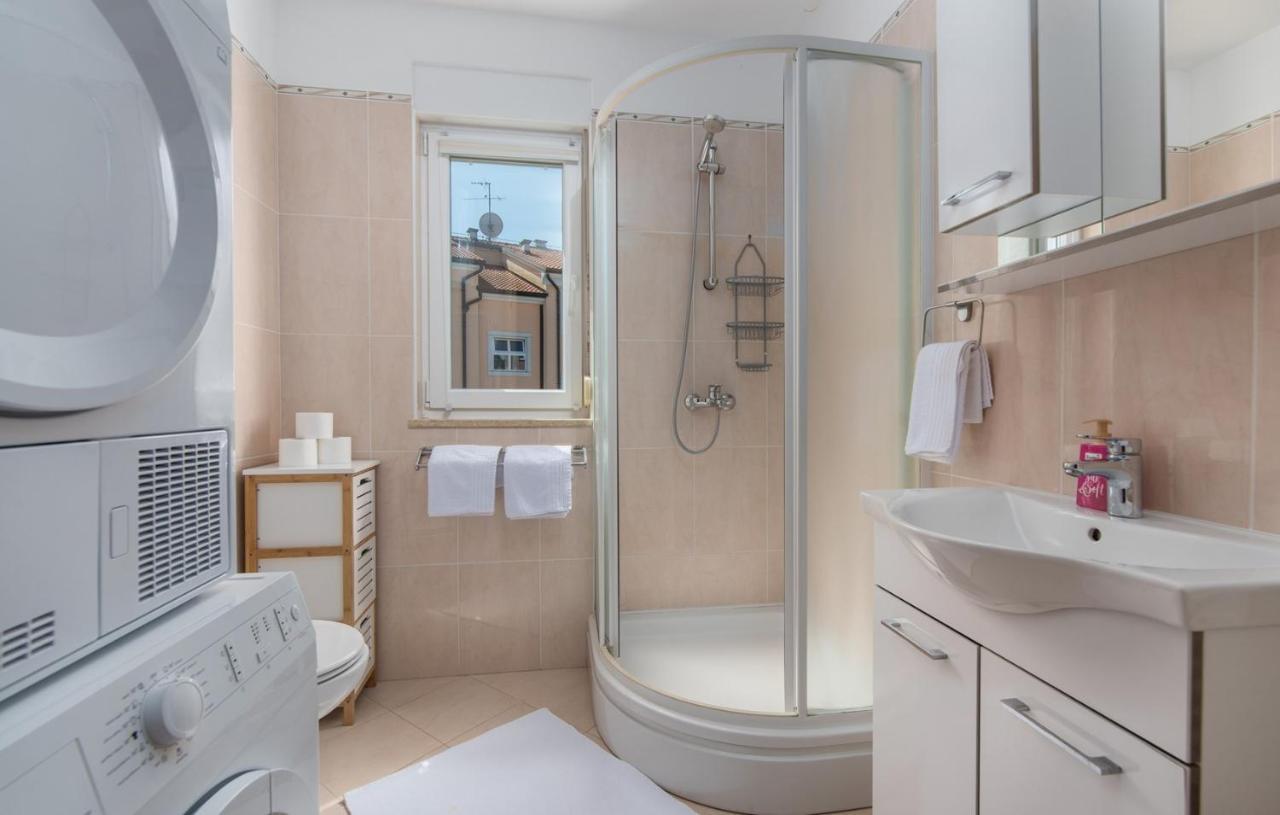 Apartment Melarnian Near The Beach In Umag Luaran gambar