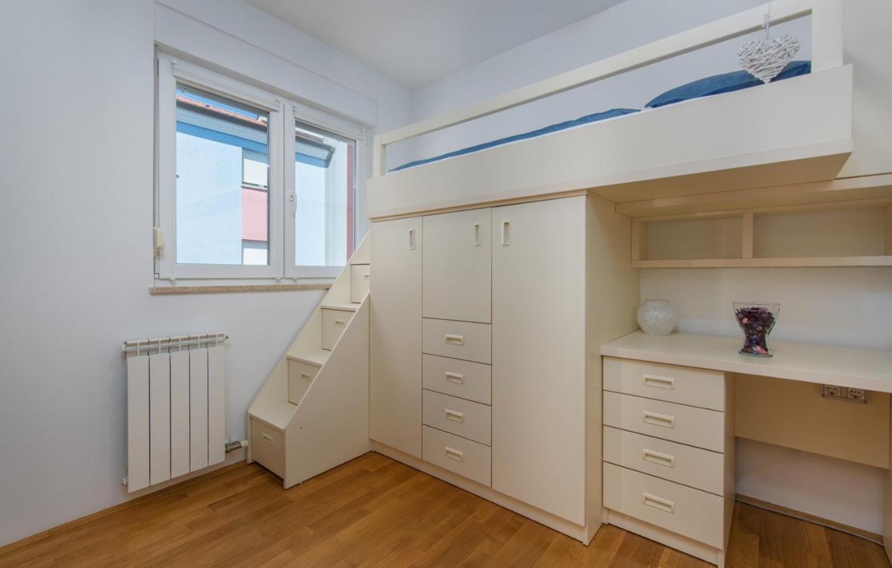 Apartment Melarnian Near The Beach In Umag Luaran gambar