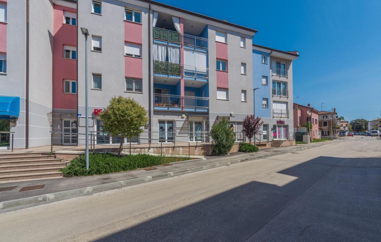 Apartment Melarnian Near The Beach In Umag Luaran gambar