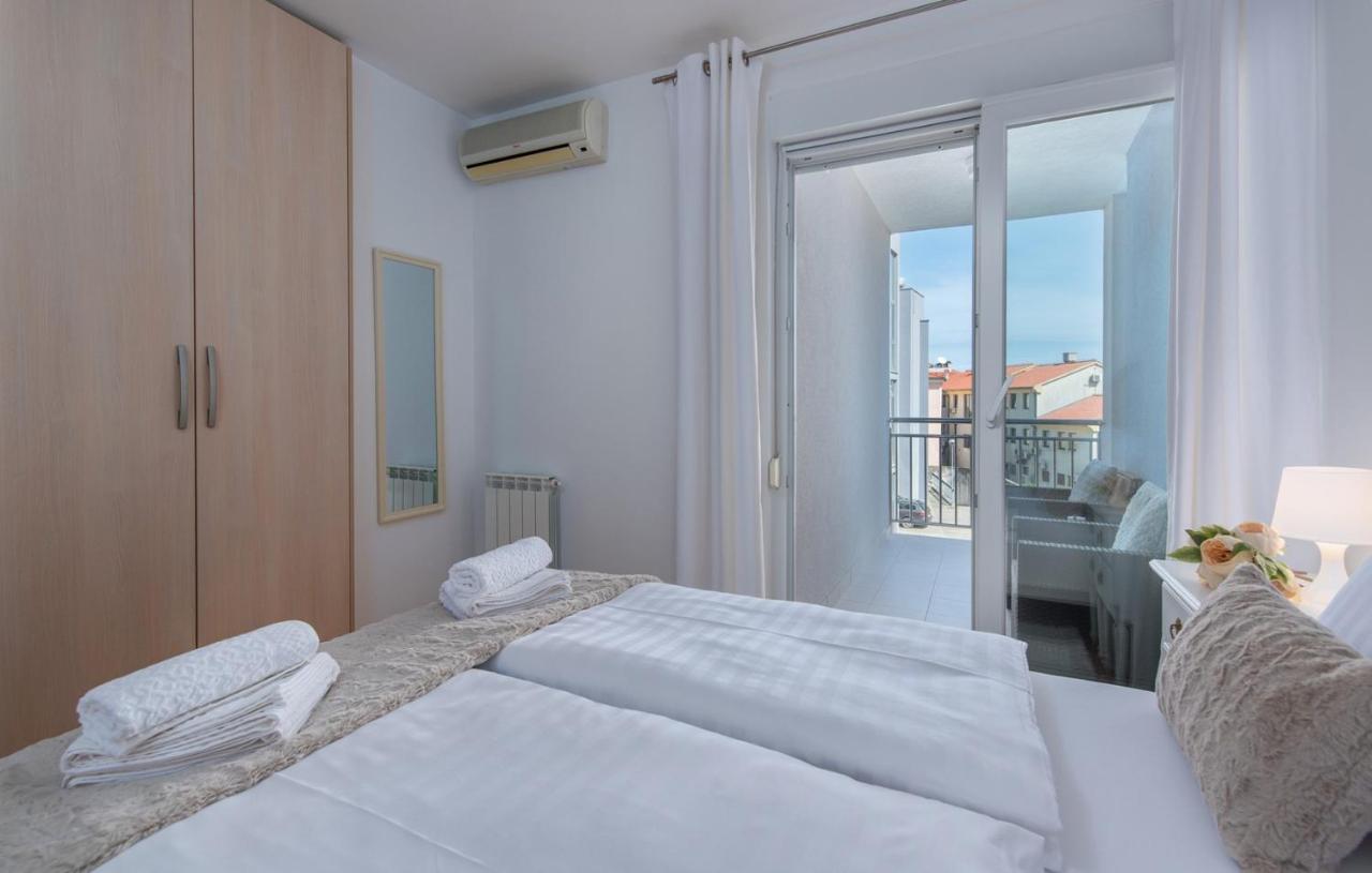 Apartment Melarnian Near The Beach In Umag Luaran gambar